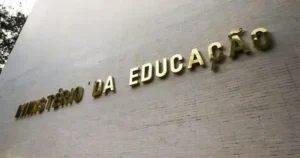 MEC compra apenas livros de Português e Matemática para escolas públicas