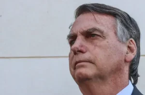 PF conclui perícia em pen drive na casa de Bolsonaro: irrelevante