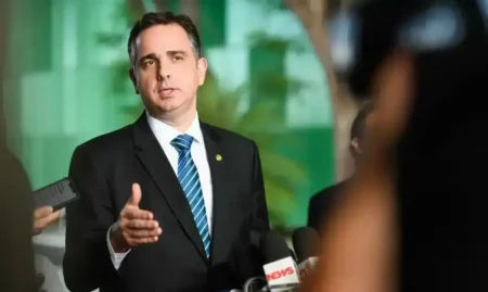 Rodrigo Pacheco defende democracia e critica anistia a manifestantes