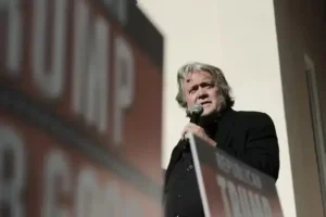 Steve Bannon critica Alexandre de Moraes e destaca sanções dos EUA