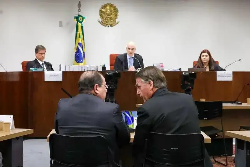 STF considerou prisão preventiva de Bolsonaro, mas optou por tornozeleira