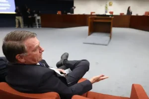 STF proíbe Bolsonaro de se aproximar de embaixadas em Brasília