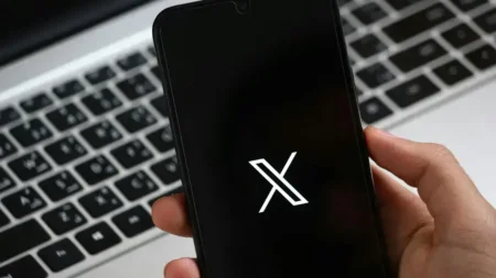 Usuários relatam instabilidades no X durante a noite