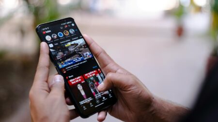 Empresa revela golpe de criptomoedas no YouTube que já roubou R$ 4,9 milhões