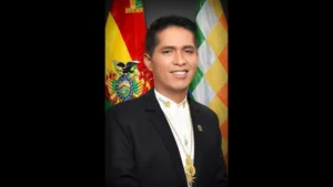 Candidato de esquerda é apedrejado após votar na Bolívia
