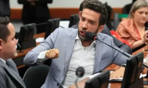 Conselho de Ética abre novo processo contra André Janones
