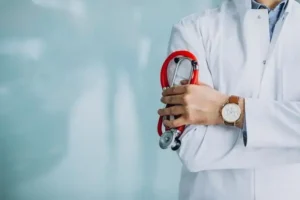 Cresce venda de documentos médicos falsos nas redes sociais brasileiras