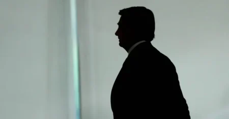 Defesa de Bolsonaro contesta prisão domiciliar imposta pelo STF