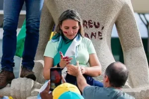 Defesa de Débora dos Santos reage após rejeição de recurso no STF