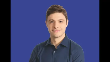 Deputado do PL cria desconforto ao participar de evento com Moraes
