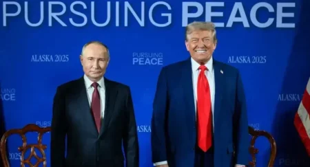 Documento revela detalhes do encontro entre Trump e Putin no Alasca