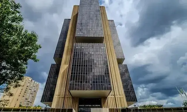 Economistas cortam projeção do PIB do Brasil em 2025