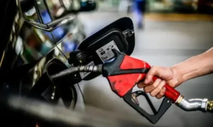Governo aumenta etanol na gasolina, mas preço deve seguir estável