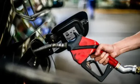 Governo aumenta etanol na gasolina, mas preço deve seguir estável