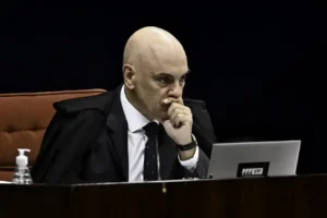 Jornalista alemã denuncia censura e autoritarismo no Brasil