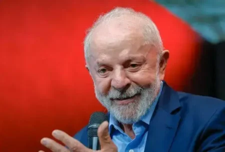 Lula homenageia petistas com condenações anuladas no PT