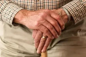 Mais de 70% dos idosos brasileiros têm deficiência de vitamina D