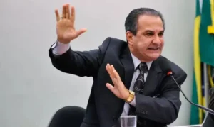 Moraes cancela passaporte de Malafaia e proíbe contato com Bolsonaro