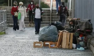 Número de moradores de rua no Brasil dobrou em menos de 2 anos