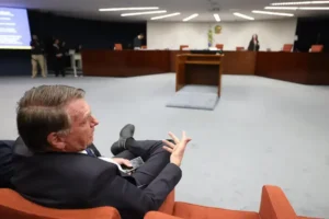 NYT alerta: prisão de Bolsonaro aprofunda crise diplomática Brasil-EUA