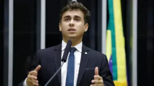 PT tenta suspender redes sociais de Nikolas Ferreira por críticas ao STF