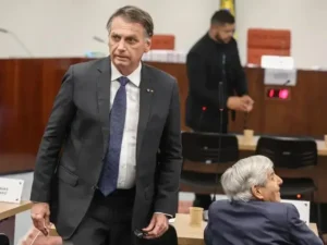 Relatório da PF aponta tensões e indiciamentos na família Bolsonaro