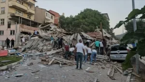 Terremoto de 6,1 graus atinge Turquia e abala Istambul