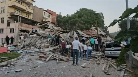 Terremoto de 6,1 graus atinge Turquia e abala Istambul