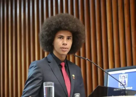 TJ-PR mantém suspensão de deputado por invasão na Alep