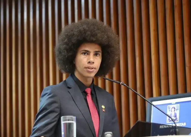 TJ-PR mantém suspensão de deputado por invasão na Alep