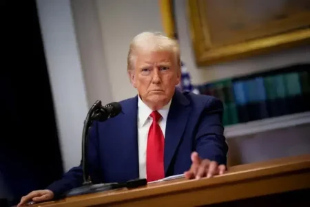 Trump prevê Ucrânia mantendo "muito território" em negociações com Rússia