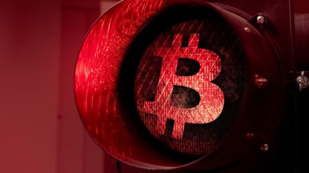 “Evite fazer qualquer transação de criptomoedas”, diz diretor da Ledger citando ataque de larga escala