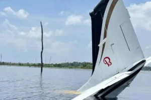 FAB intercepta avião com 380 kg de maconha vindo da Venezuela