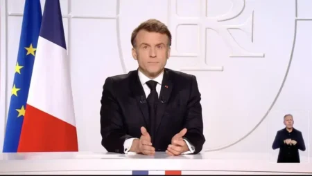 Macron fica sem primeiro-ministro pela 6ª vez na França