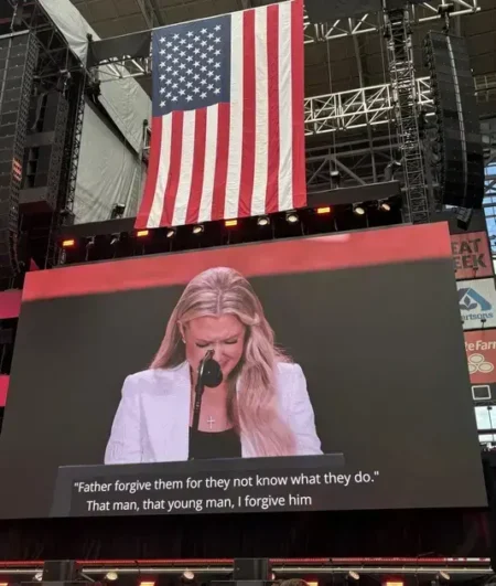 Viúva de Charlie Kirk perdoa assassino em funeral emocionado