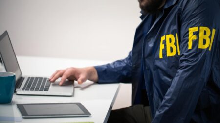 Governo dos EUA usou vulnerabilidade em carteiras para realizar maior confisco de Bitcoin da história