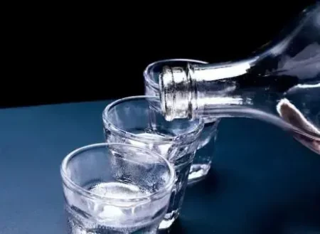 Crise do metanol afeta consumo de bebidas destiladas no Brasil