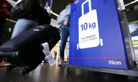 Deputado propõe proibido cobrança por bagagem de mão em voos