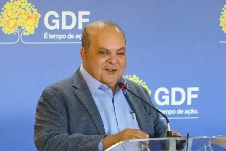 Ibaneis propõe conselho para proteção dos direitos LGBT no DF