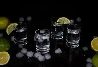 Posto suspeito na venda de metanol ligado a bebidas adulteradas