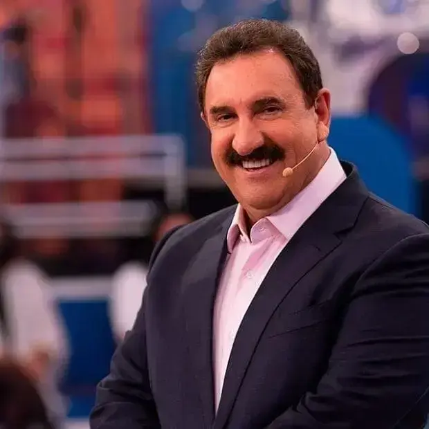 Ratinho nega mudança e explica aquisição de terras no Paraguai Ratinho nega mudança e explica aquisição de terras no Paraguai