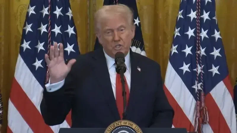 Trump é ovacionado em discurso no Parlamento de Israel