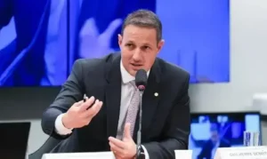 Aliados de Bolsonaro se manifestam contra sua prisão preventiva