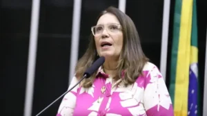 Bia Kicis lança pré-candidatura ao Senado com apoio de aliados