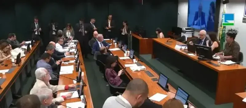 Câmara avança contra vacinação obrigatória de crianças contra covid