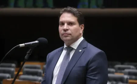 Deputado Ramagem denuncia golpe do STF contra Bolsonaro