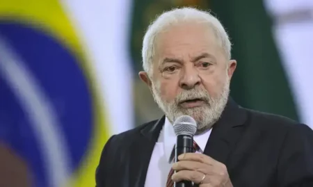 Lula anuncia isenção do IR para quem ganha até R$ 5 mil Lula anuncia isenção do IR para quem ganha até R$ 5 mil