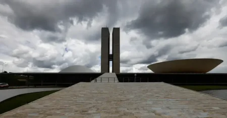 O golpe do Centrão na reforma do voto distrital misto O golpe do Centrão na reforma do voto distrital misto