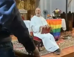 Padre celebra missa com bandeira LGBT em Sevilha e gera polêmica