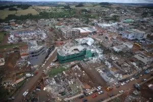 Rio Bonito do Iguaçu enfrenta reconstrução após tornado devastador